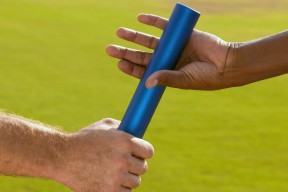 新西兰队体能优势明显，防守体系成利器，新西兰打球