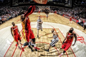 全队开展公益助学行动通过体育传递温暖践行社会责任，助学公益活动简讯