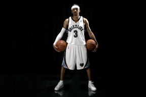 战术安排更加多元化主帅尝试多套方案寻求最佳组合