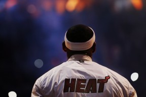 勇士新秀完成签约家人现场见证激动落泪，2020nba勇士新秀